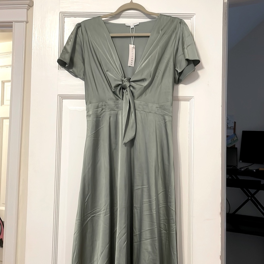 NEVER WORN - beautiful green silk dress